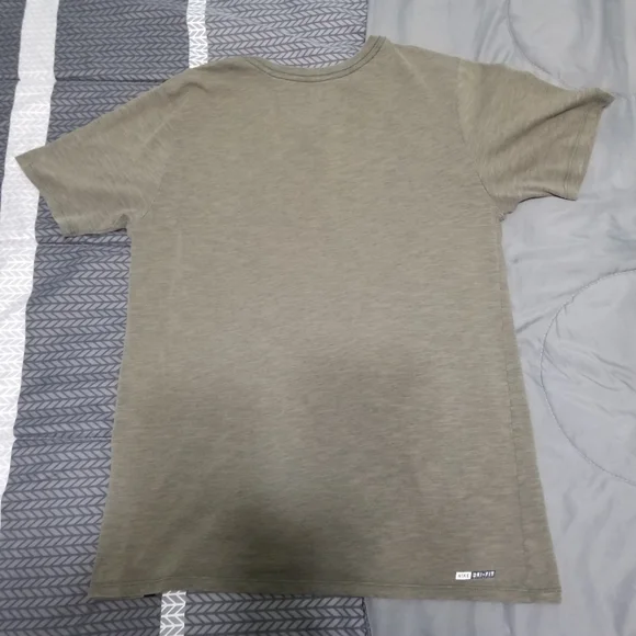 Men's Medium Hurley T-Shirt - Picture 3 of 6